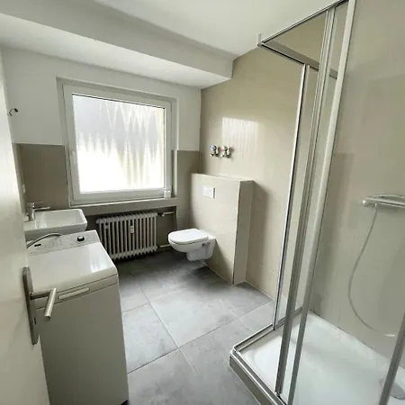 公寓 Geraeumiges Mit Balkon In *