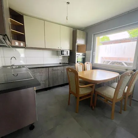 公寓 Geraeumiges Mit Balkon In 勒沃库森