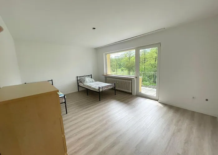 Geraeumiges Mit Balkon In * 勒沃库森